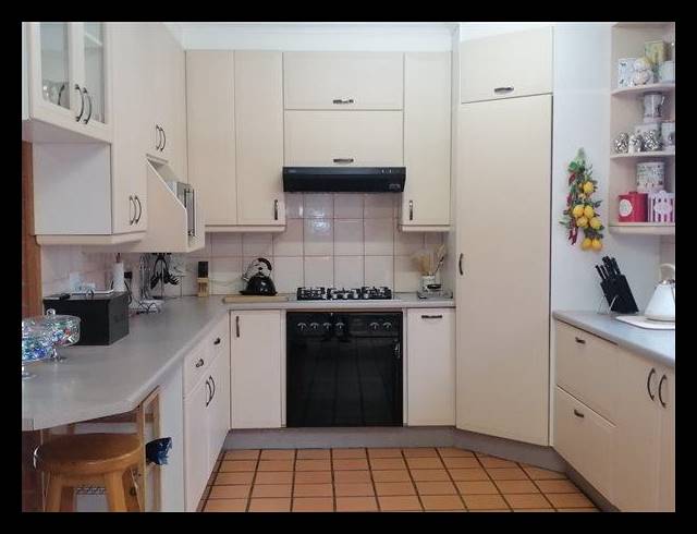 4 BEDROOM HOUSE FOR SALE IN MEER EN SEE